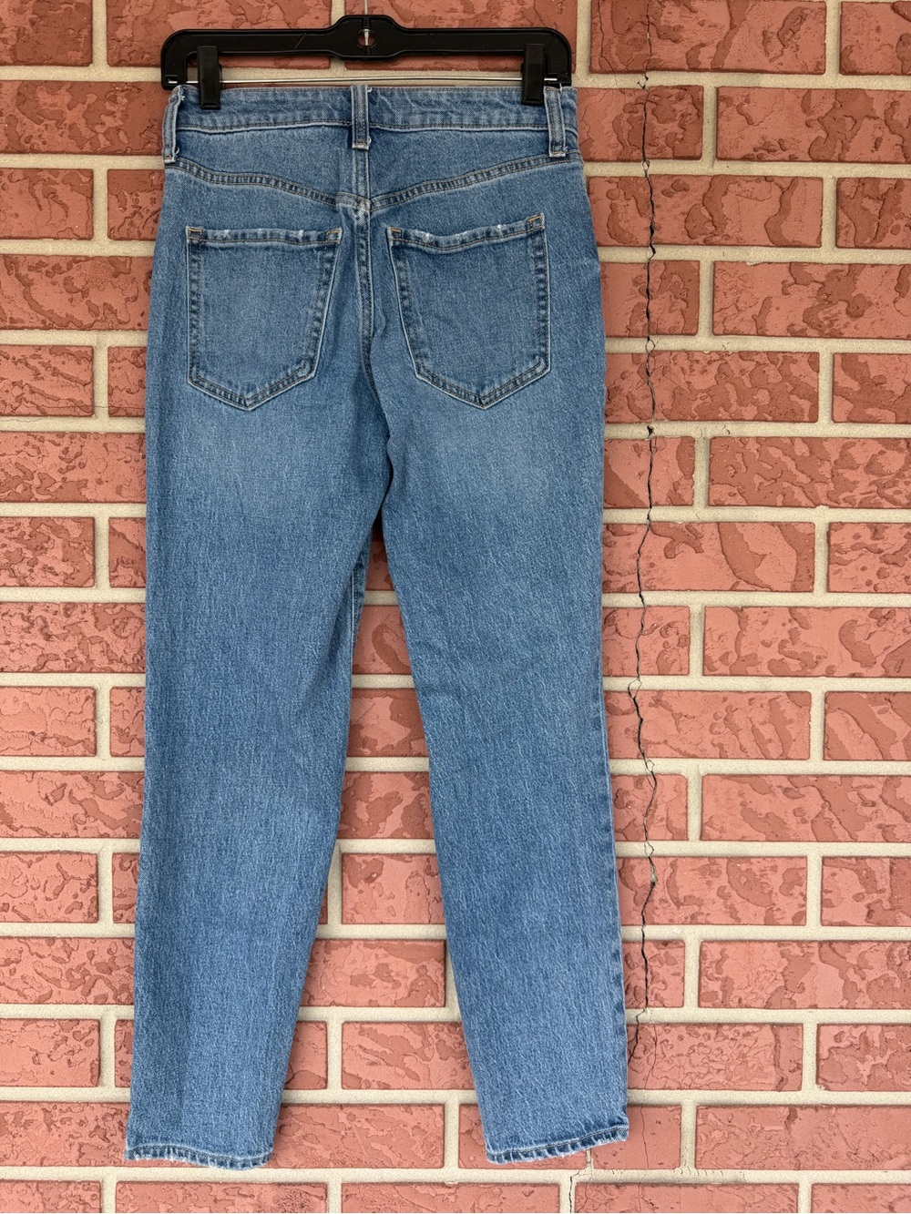 Old Navy Women's Light Wash Skinny Jeans - Picture 2 of 3